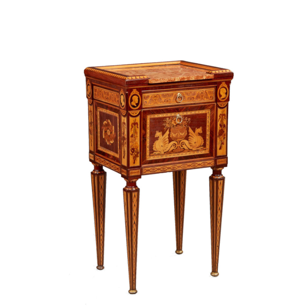 Mobiletto Maggiolini