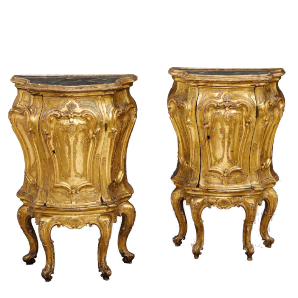 Coppia di mobiletti in legno dorato