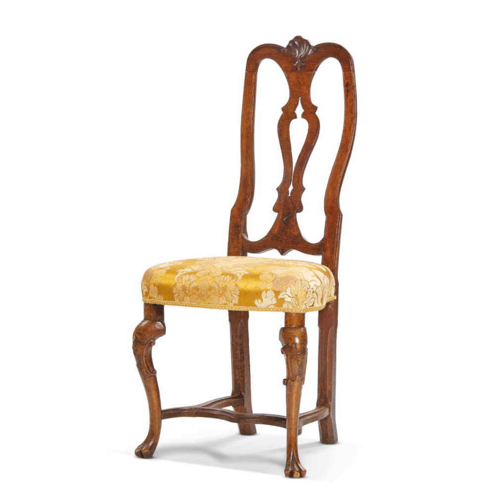 Gruppo di 4 sedie in noce