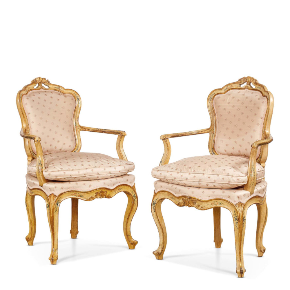 Coppia di poltrone in legno laccato2