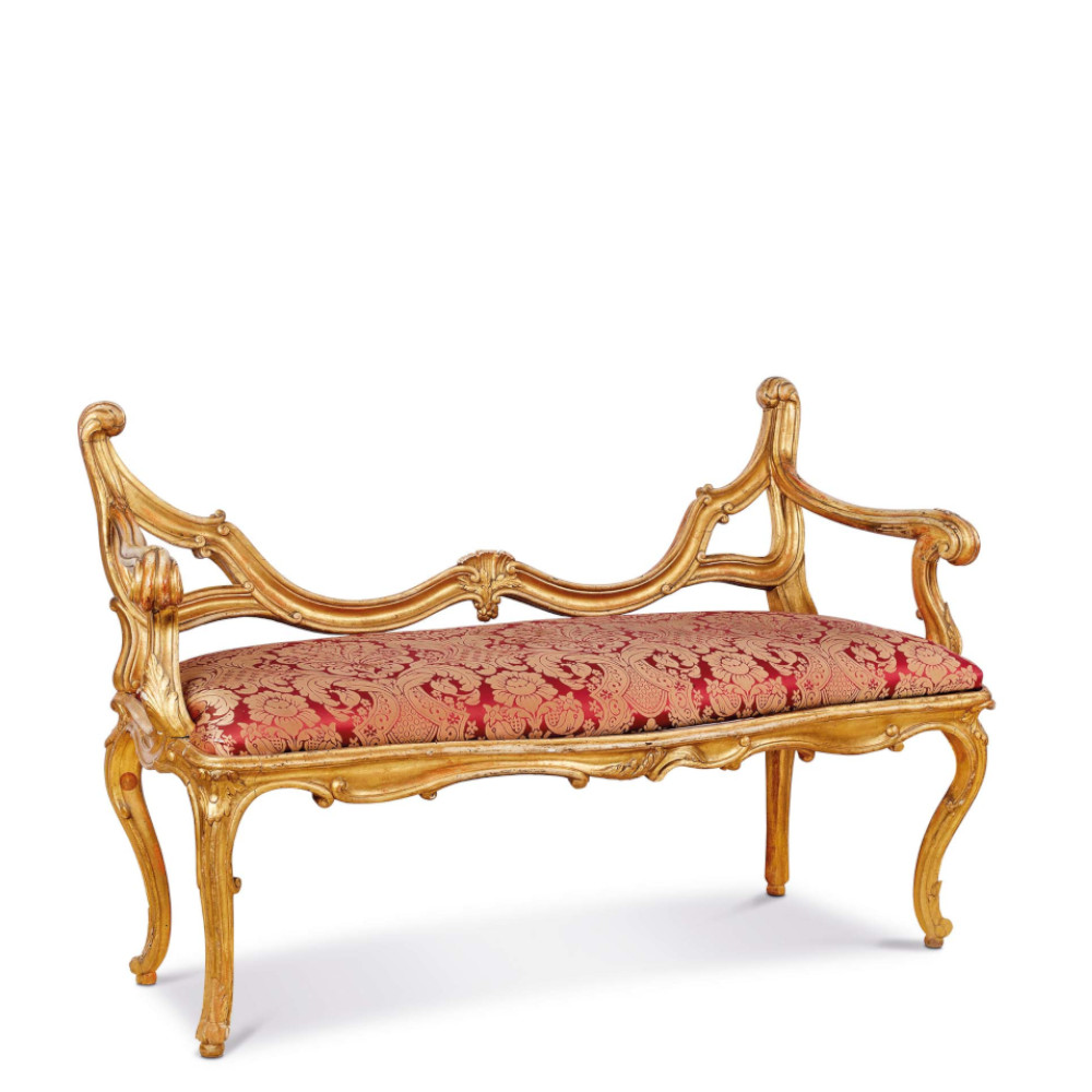 Coppia di divanetti in legno dorato