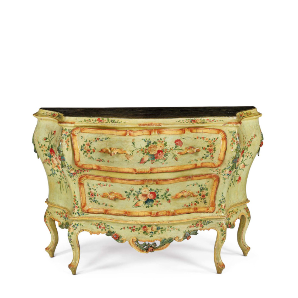 Comò in legno laccato