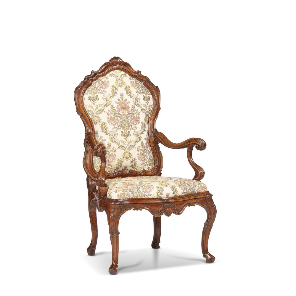 Poltrona in legno di noce